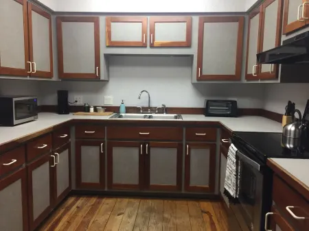 Night Owl 4N DOWNTOWN (optional paid parking upon request)