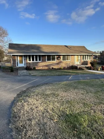 Art Filled Retreat Close to Etsu, Hospitals, Nascar, Winged Deer Park #1