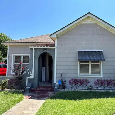 Stay in Our Quaint Cottage Retreat for a Memorable Escape! Hotels in Duncan