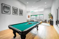 NEW Modern Clean&Cozy Villa in Design District with Pool Table, Ping-Pong, Pool & More!