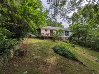 Glenn Falls Cottage with spectacular treetop views and access to the Glen Falls!
