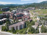 Stylish Ski-In/Ski-Out Condo – 2 Minutes to Gondola & Ski Lifts