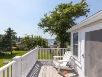 Dew Drop 4 Village Cottage, in Port Clyde Village, Lawn & Waterfront Hotels in Saint George