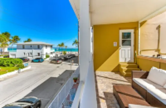 Beachfront 2 Story/3BRM/3BA/ 2 Ocean View Terraces / Free Parking