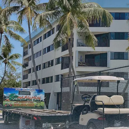 Paradise awaits, remodeled, marina, pickleball, tennis, pools, salt water lagoon