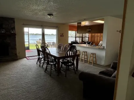Amazing Lakefront Views! 4/4, Pool, Diving Board, Spa, Pool Table, Near LegoLand