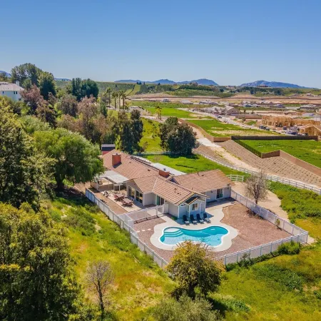 GREAT LOCATION! CLOSE TO PELTZER, LORIMAR, FAULKNER, LONG SHADOW WINERIES!