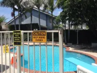 Pembrooke private House, 1000 sqft private Pool, Quiet and comfortable. - مسبح خاص