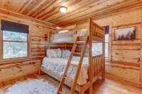 Steps from the River, Fast Internet, Hot Tub, Fishing, Peaceful, Family Friendly