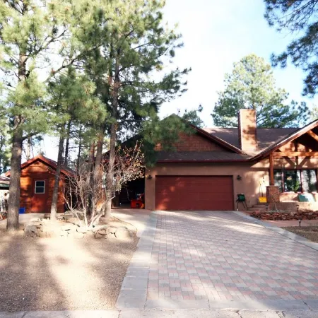 Awesome Custom-built Guesthouse In Quiet Downtown Location