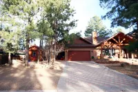 Awesome Custom-built Guesthouse In Quiet Downtown Location