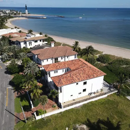 Welcome to Sandy Bridge Luxury Beachfront Home