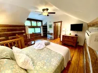 Quaint, Romantic Mountain Antique Log Cabin Near Asheville! - Chalets