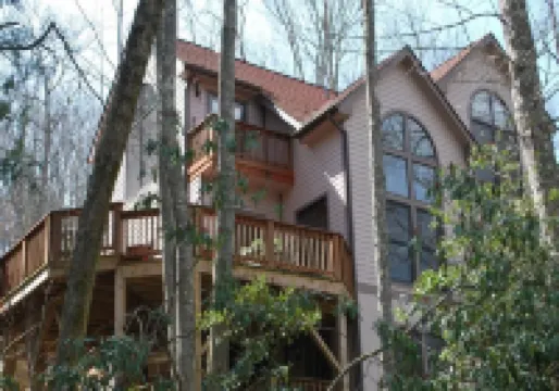 Beautiful Riverside Getaway