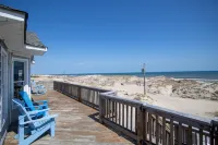 Lightly Salted OBX, Beach front Luxury, Wild Horses, Pool, Hot Tub, 4x4 Beach - de playa