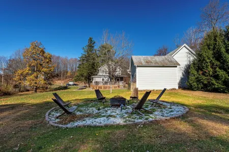 5 miles from New Paltz, close to Vassar, SUNY ideal for weddings and graduations