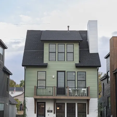 New Construction! 1 Block from Downtown