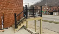 Eccentric Privy-Sleeps6. 2nd floor & outdoor deck