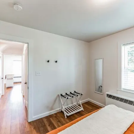 Unique Cottage + King Bed + Kids toy room