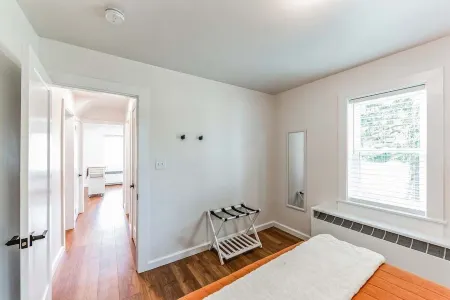 Unique Cottage + King Bed + Kids toy room