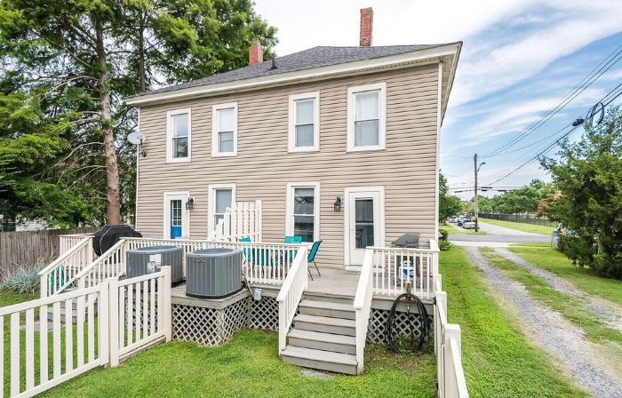 Across from the park and 2 blocks from beach & restaurants- LEFT side of duplex