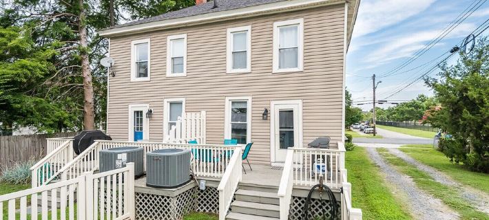 Across from the park and 2 blocks from beach & restaurants- LEFT side of duplex Hotels in Cape Charles