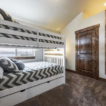 Luxury Lakeview Cabin w/Hot Tub, Pool, Sports Courts, Pickleball, Private Beach!
