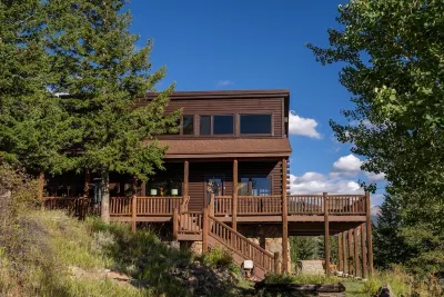 Perfect Mountain Home with Hot Tub - near RNMP park entrance - SPECIAL RATES! Hotels near Sprague Lake