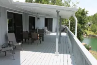 Beautiful Home on Lake Keowee- Deep Water Dock- 4bd/4ba -Close to Clemson