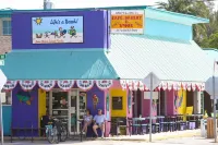 BEST LOCATION! NORTH END OF ANNA MARIA, FL STEPS TO BEACH & DINING - UPPER UNIT