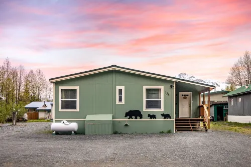 Klondike Cottage || 3 bed 2 bath