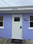 Cozy fishing cottage on canal in Matlacha - 2 bedrooms and large outdoor space - 4-Star