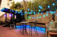 Luxury Box Canyon House Hot Tub, Hiking Trails, EV Charger, Close to Restaurants Hotels near Pyramid Lake