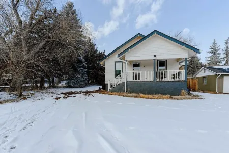 Trailside Cottage! Lovely, warm King bed home in Stunning Palmer Lake! Отели в г. Палмер Лейк