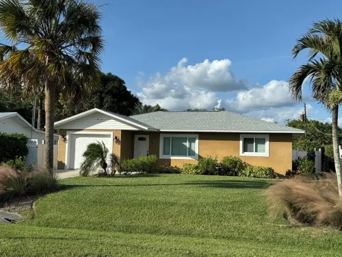 Charming 2 bed, 2 bath house, with den.  Screened lanai, 1.5 miles to the beach