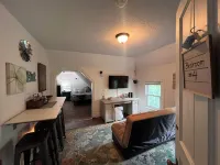 Cozy Chic of Cheboygan Private Upper Level Suite