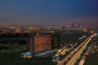 Hilton Gurugram Baani City Centre Отели рядом с достопримечательностью «Университет Гургаон»
