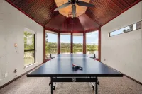 Woodlands Area Lakeview Retreat