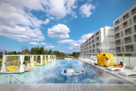 Beb5 Okinawa Seragaki by Hoshino Resorts Отели рядом с достопримечательностью «National Institute of Information and Communications Technology Okinawa Electromagnetic Wave Technol»