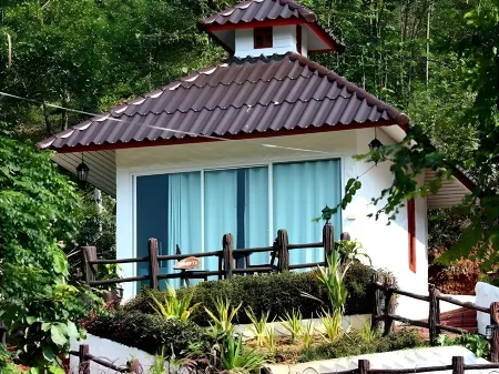 Phumalida Resort Отели рядом с достопримечательностью «Samnaksong Sitthithamrangsri»