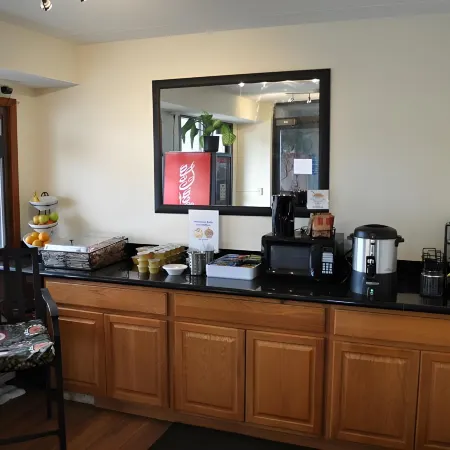 Super 8 by Wyndham Petoskey