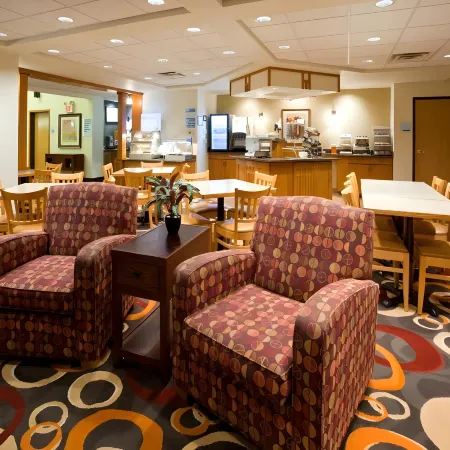 Holiday Inn Express & Suites Worthington by IHG