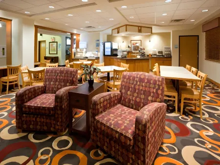 Holiday Inn Express & Suites Worthington by IHG