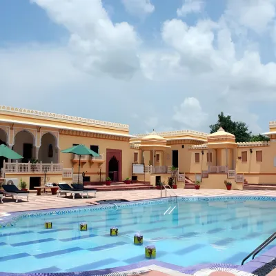 Amar Mahal Hotels near Orchha Fort and contact for cycling as well