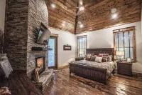 Lusa Nita Retreat – Luxe Lodge w/ Hot Tub, Sauna & Stunning Outdoor Living! Hotel a 