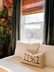Pura Vida Long Beach - Private 2nd story apartment. Walk to beach & restaurants