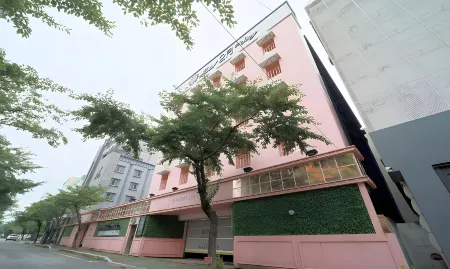 February Hotel The Stay Busan Gangseo Main Building Отели рядом с достопримечательностью «Yishu Island Migratory Park»