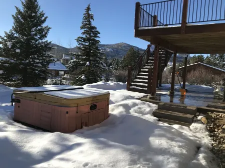 Beautiful Private Home Close Ski Mountain, Panoramic Views With Great Rates! Отели рядом с достопримечательностью «Сода Спринг»