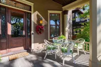 Best Location! Walk, Shop & Eat on Summit, Grand & Selby; Sleeps 15!
