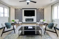Perfect modern space to relax & play. Central & close to all attractions!